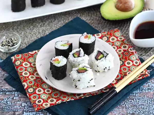 Resep Makis dengan salmon asap dan alpukat
