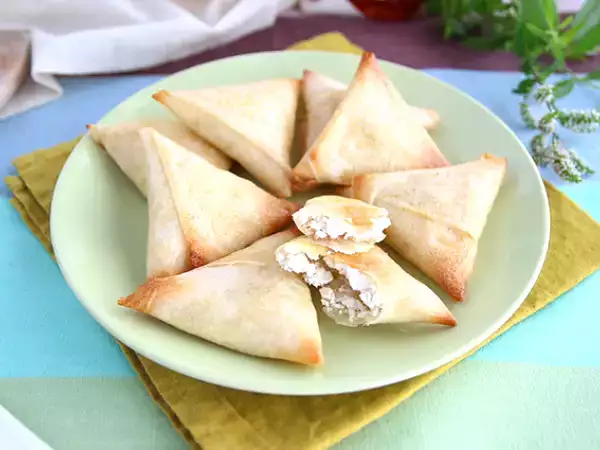 Resep Samosa dengan keju kambing dan madu