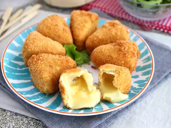Resep Camembert dilapisi tepung roti, meleleh dan renyah