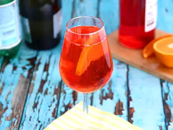 Resep Spritz, koktail italia yang terkenal dengan aperol