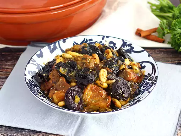 Resep Tajine domba dengan plum (langkah-langkah dan video)