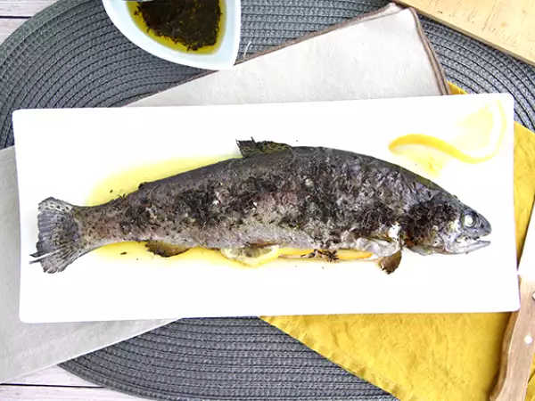 Resep Ikan trout panggang oven dengan timi dan minyak zaitun