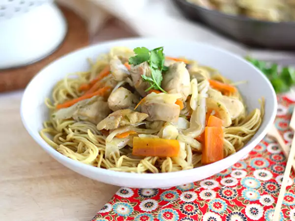 Resep Chow mein (chao men), mie khas tiongkok dengan ayam dan sayuran