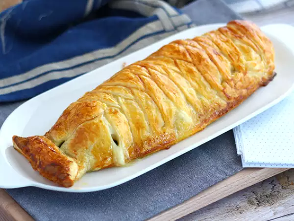 Resep Ikan dalam kulit puff pastry dengan bayam dan keju mozzarella
