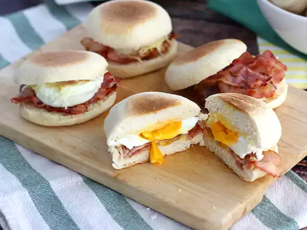 Resep Muffin inggris dengan telur dan bacon