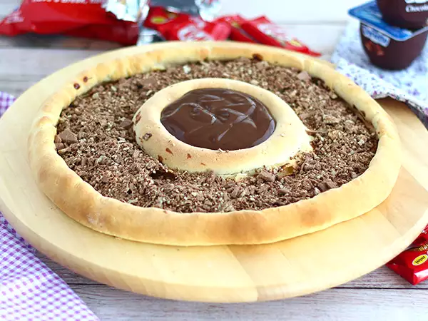 Resep Pizza dengan kit kat dan yoghurt chocolate danette