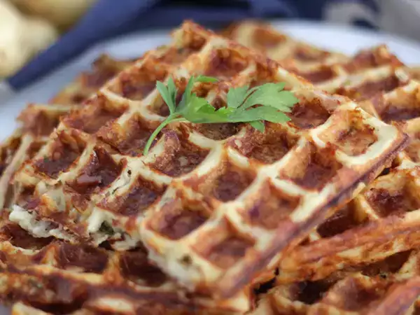 Resep Wafel daging asap, comté, dan kentang