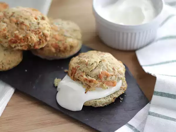 Resep Scone dengan salmon asap dan adas manis