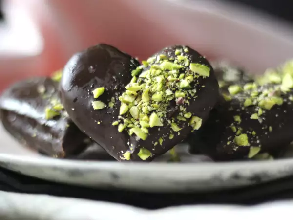 Resep Hati soletilla dengan lapisan cokelat dan pistachio