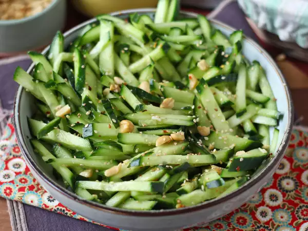 Resep Salad mentimun pedas dengan kacang tanah