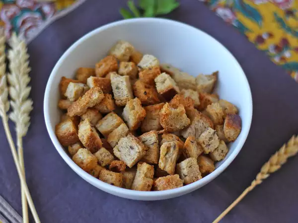 Resep Crouton herba yang renyah di dalam air fryer (cepat dan mudah)