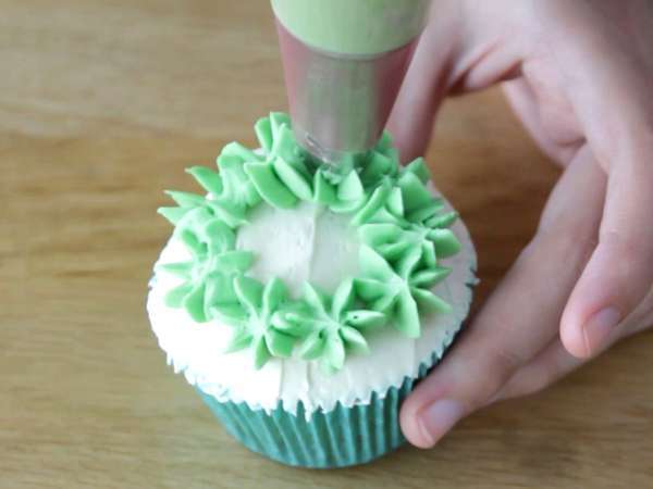 Kue mangkuk yang dihias untuk Natal - Persiapan langkah 14