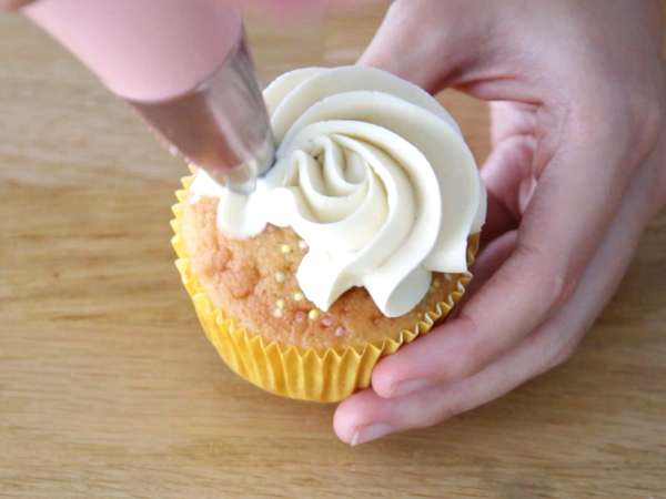 Kue mangkuk yang dihias untuk Natal - Persiapan langkah 16