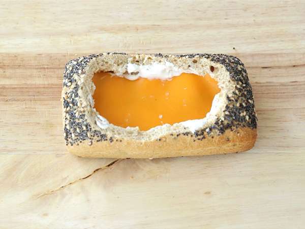 Perahu telur dengan chorizo dan keju - Persiapan langkah 2