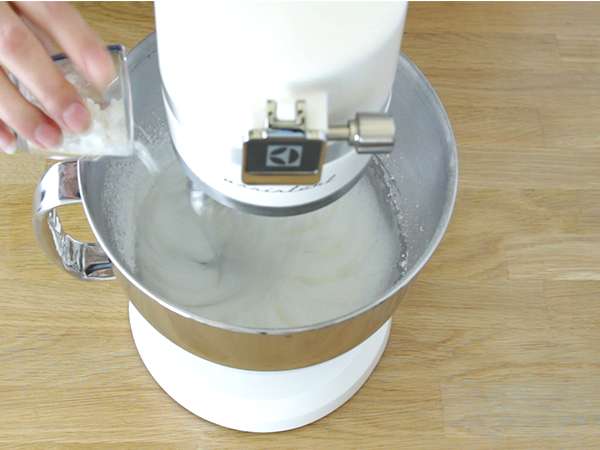 Pavlova stroberi yang mudah - Persiapan langkah 1