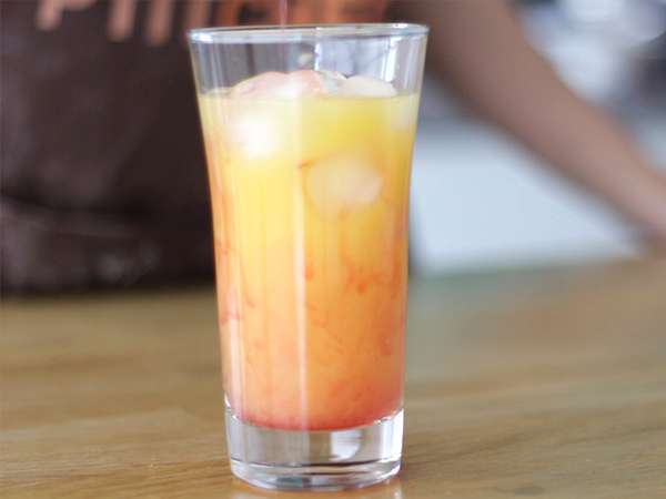 Tequila Sunrise yang menyegarkan - Persiapan langkah 2