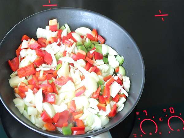 Empanada tuna Spanyol - Persiapan langkah 1