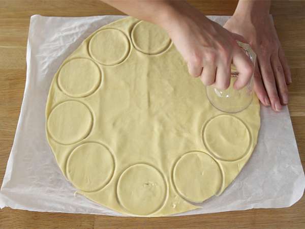 Pizza mini dengan puff pastry - Persiapan langkah 1