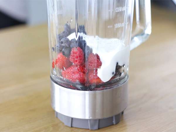 Mangkuk Smoothie Buah Merah - Persiapan langkah 1