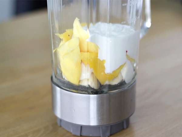 Mangkuk smoothie pisang mangga - Persiapan langkah 1