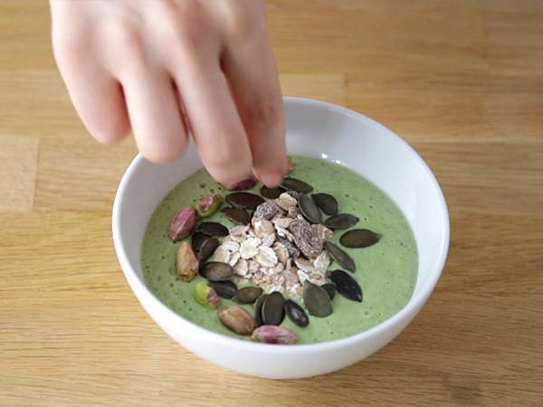 Mangkuk smoothie bayam bayam kiwi mint - Persiapan langkah 3