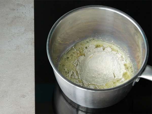 Saus béchamel, resep mudah - Persiapan langkah 1