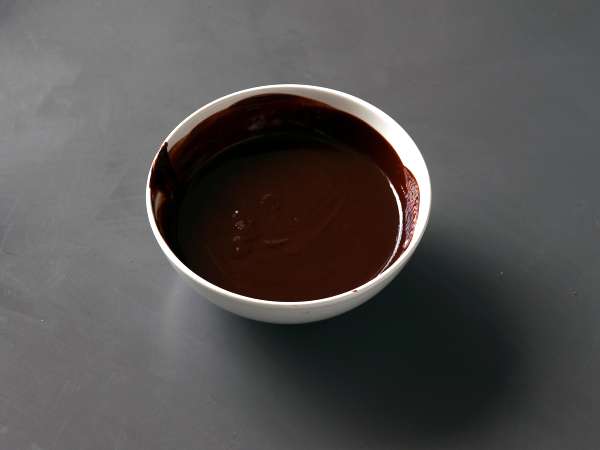 Kue cokelat yang mudah dan lembap - Persiapan langkah 2