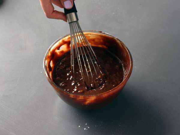 Kue cokelat yang mudah dan lembap - Persiapan langkah 3