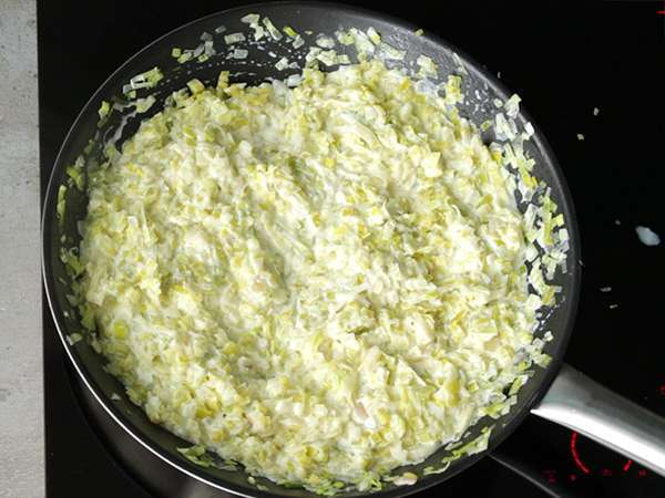 Leek tart (6 langkah mudah dan video) - Persiapan langkah 3