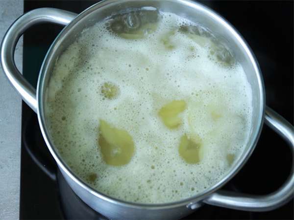 Tartiflette Savoyard tradisional - Persiapan langkah 1