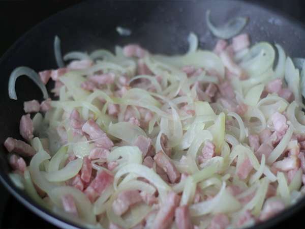 Tartiflette Savoyard tradisional - Persiapan langkah 2