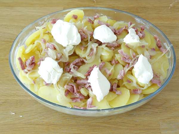 Tartiflette Savoyard tradisional - Persiapan langkah 4