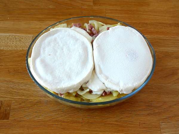 Tartiflette Savoyard tradisional - Persiapan langkah 5