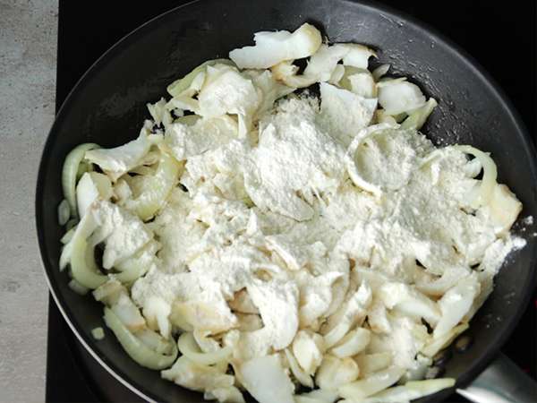 Ikan kod dengan krim, resep tradisional Portugis - Persiapan langkah 3