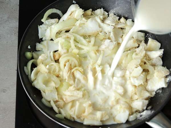 Ikan kod dengan krim, resep tradisional Portugis - Persiapan langkah 4