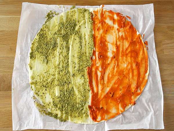 Pohon Natal puff pastry pesto untuk minuman beralkohol Natal - Persiapan langkah 1