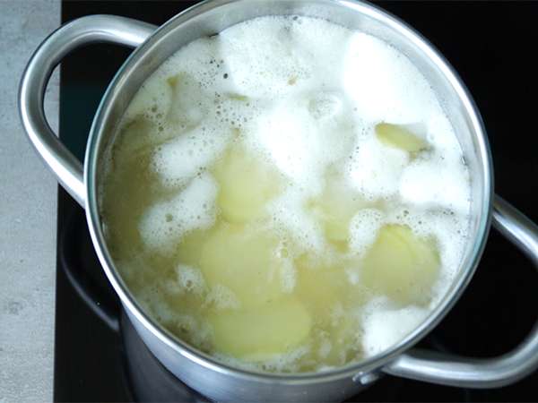 Tatin Tart Kentang dan Kantal - Persiapan langkah 1