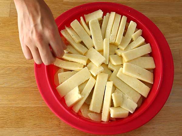 Tatin Tart Kentang dan Kantal - Persiapan langkah 4