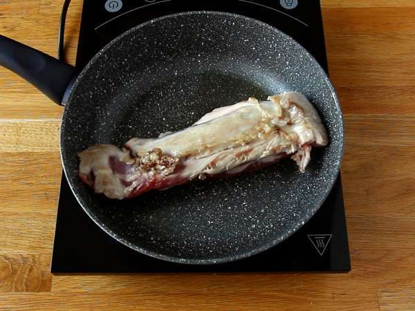 Tenderloin daging babi dalam kerak, selangkah demi selangkah - Persiapan langkah 2