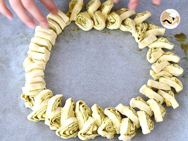 Karangan bunga puff pastry pesto untuk minuman beralkohol - Persiapan langkah 5