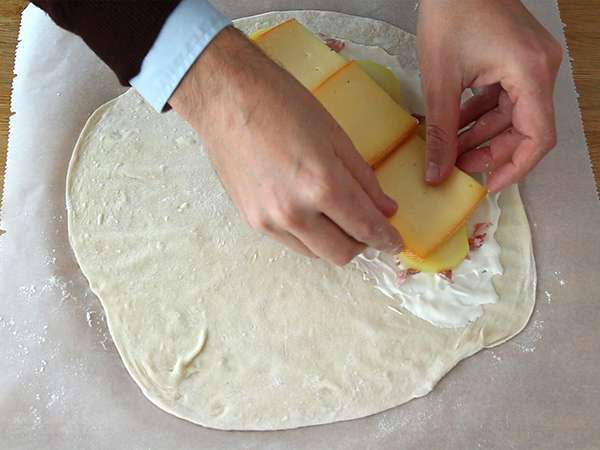 Chausson dengan raclette, calzone Savoyard - Persiapan langkah 3