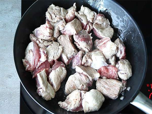 Daging babi dengan karamel - Persiapan langkah 1