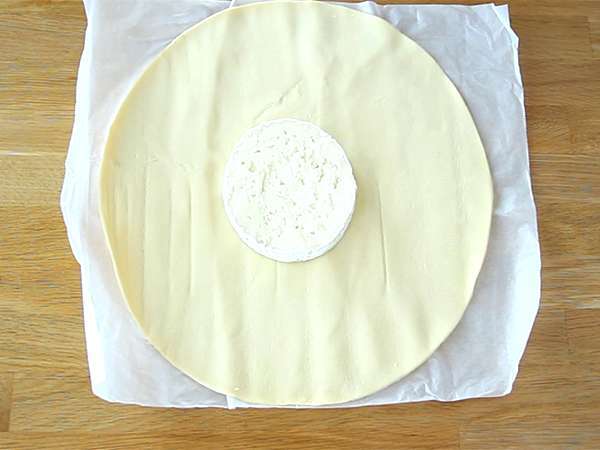 Kue puff pastry Camembert ham dan bawang bombay - Persiapan langkah 1