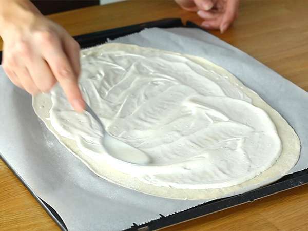 Flammekueche, kue tart flambé Alsatian - Persiapan langkah 2