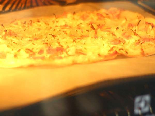Flammekueche, kue tart flambé Alsatian - Persiapan langkah 5