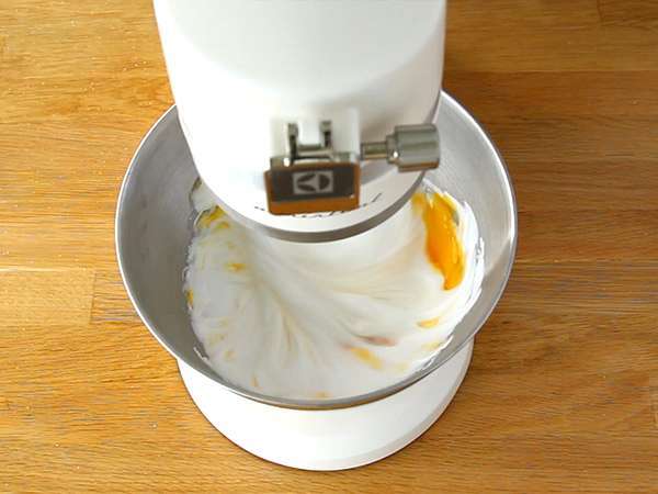 Biskuit bolu bebas gluten yang mudah dibuat - Persiapan langkah 3