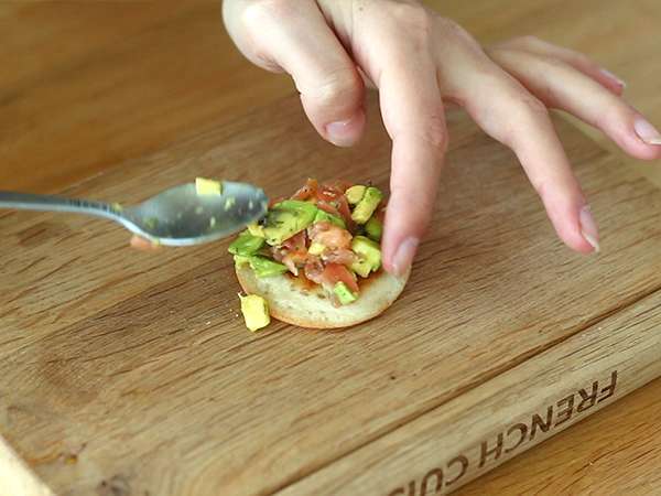 Roti panggang salmon dan alpukat - Persiapan langkah 3