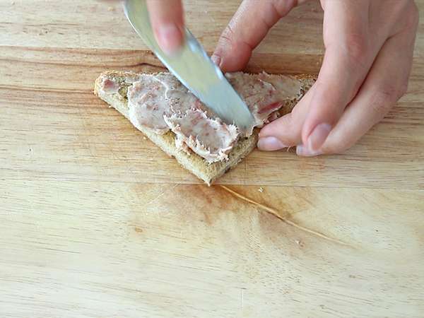 Roti panggang dengan rillettes dan ketimun - Persiapan langkah 2