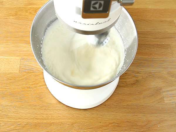 Es krim buatan sendiri tanpa pembuat es krim - Persiapan langkah 1