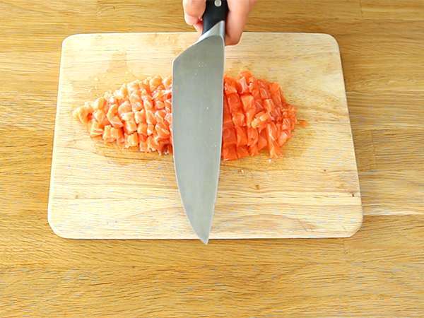 Salmon segar dan tartare apel hijau - Persiapan langkah 1